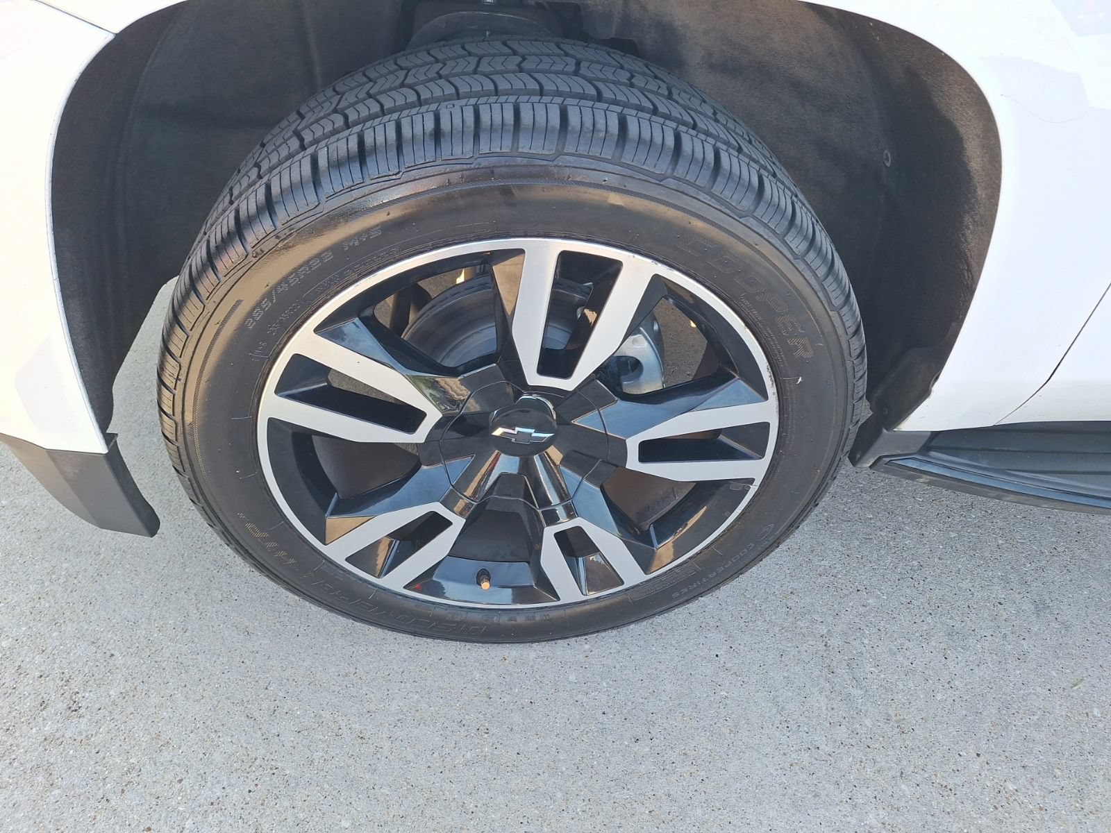 Used 2018 Chevrolet Tahoe Premier w/ RST 6.2L Performance Edition RWD image 11
