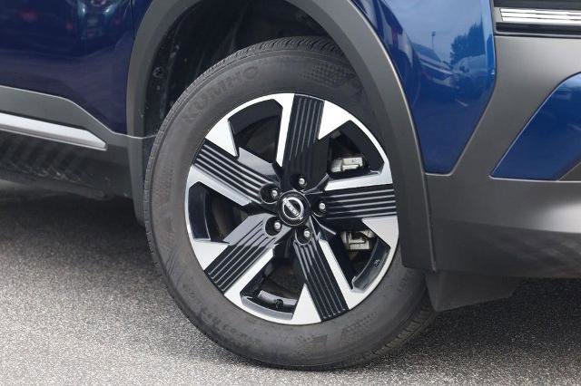 Certified 2025 Nissan Kicks SV AWD/4WD image 3