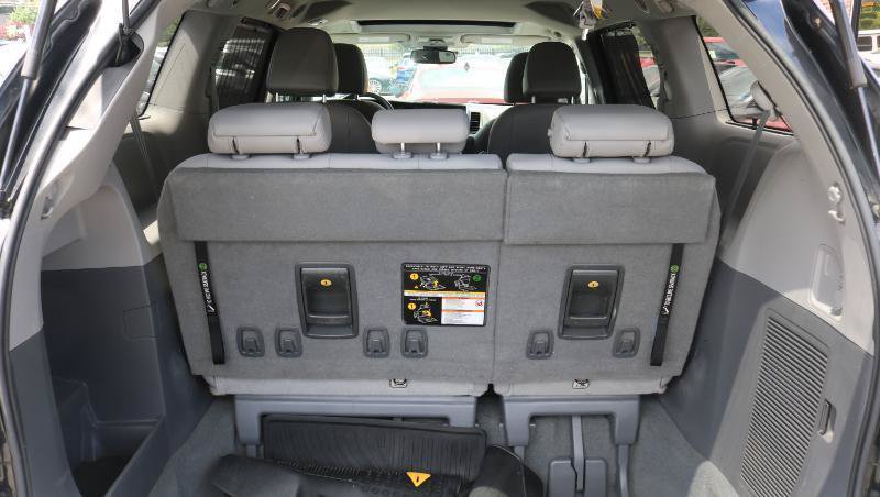 Used 2020 Toyota Sienna XLE AWD/4WD image 24
