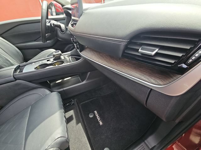 Used 2025 Nissan Rogue Platinum w/ Platinum Premium Package FWD image 31