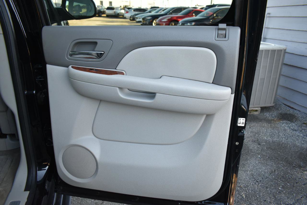 Used 2009 Chevrolet Avalanche LTZ image 36