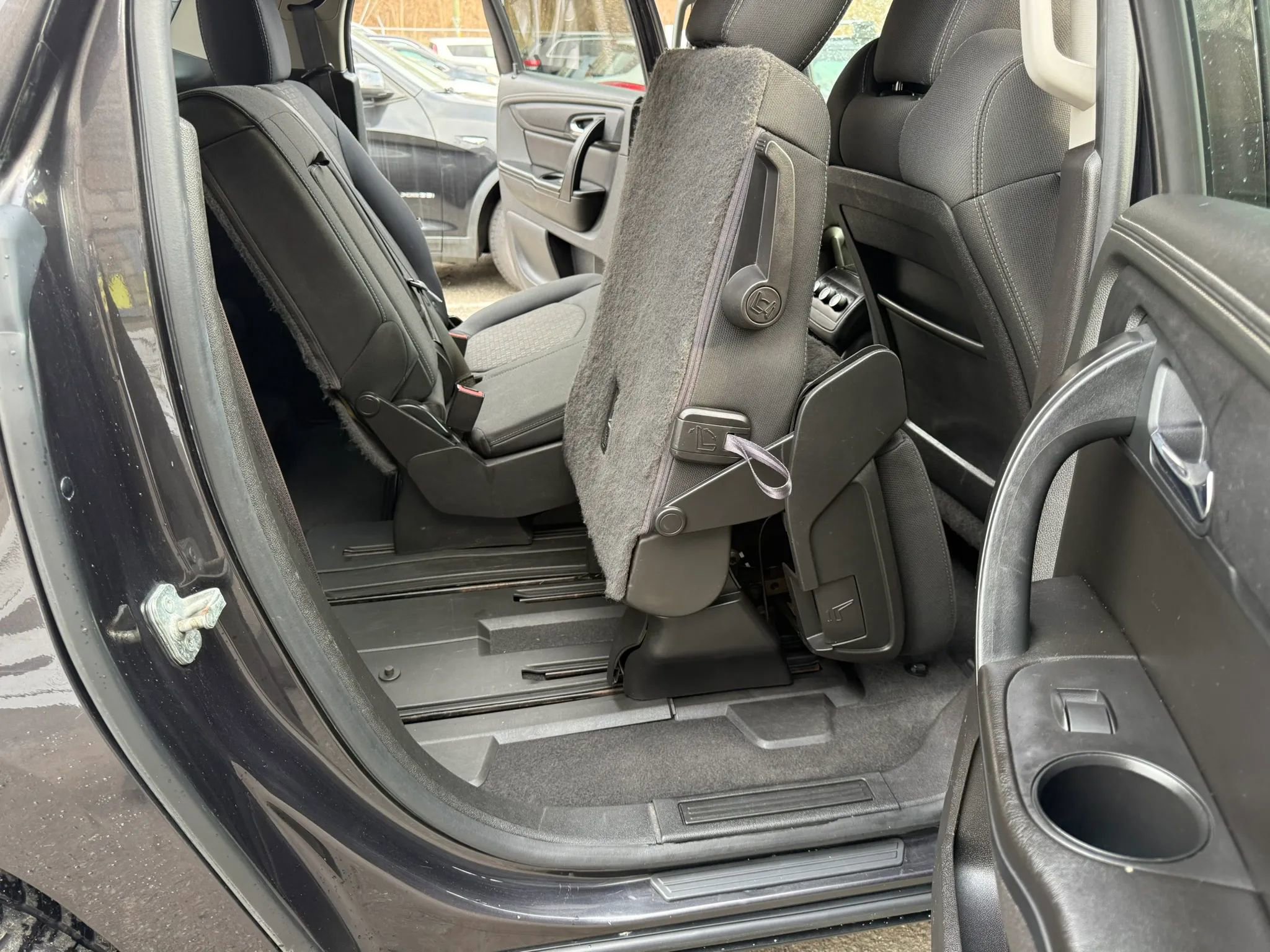 Used 2014 GMC Acadia SLE image 19