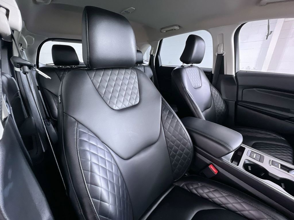 Used 2024 Ford Edge Titanium image 26
