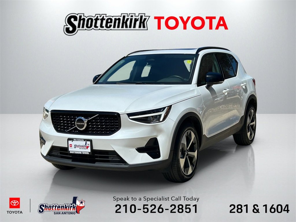 Used 2024 Volvo XC40 B5 Core