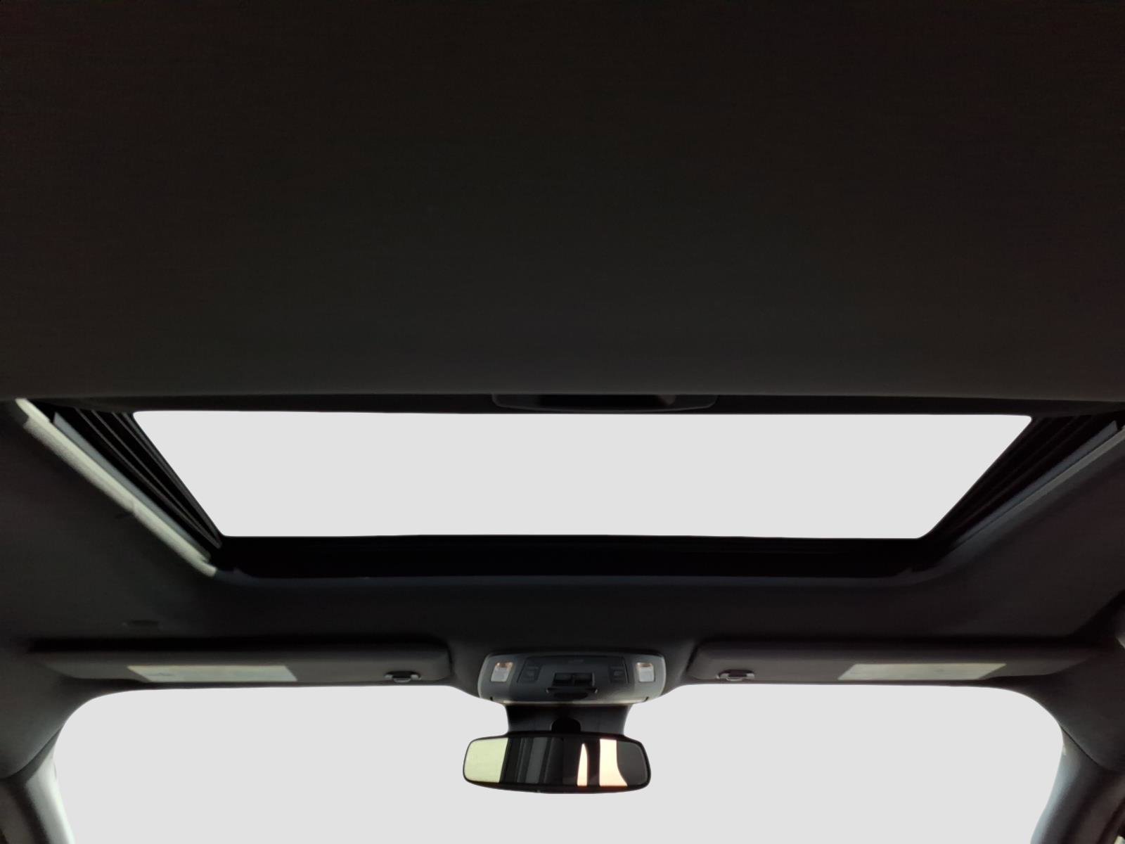 Used 2022 Toyota Sienna XSE image 10