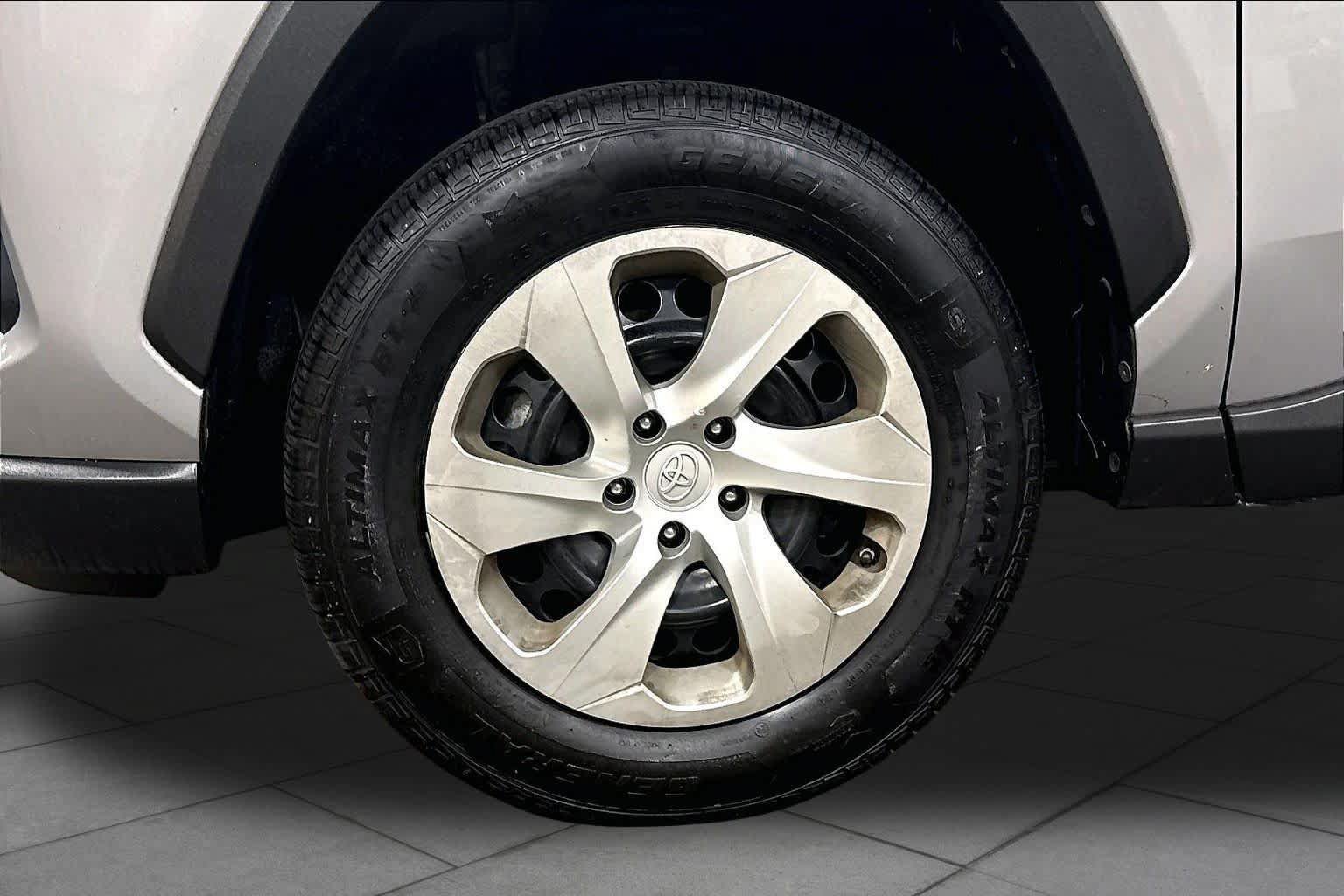 Certified 2021 Toyota RAV4 LE FWD image 11