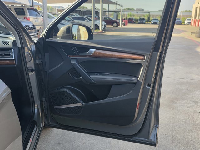 Used 2023 Audi Q5 e Prestige w/ Prestige Package image 11