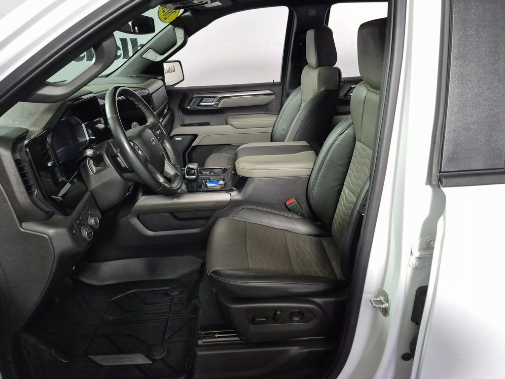 Certified 2025 Chevrolet Silverado 1500 ZR2 w/ Dark Appearance Package image 9