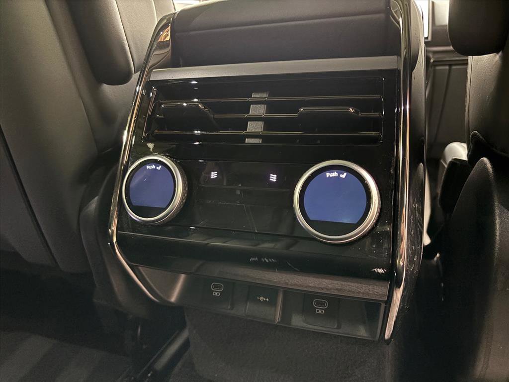 Used 2024 Land Rover Range Rover Sport SE image 38