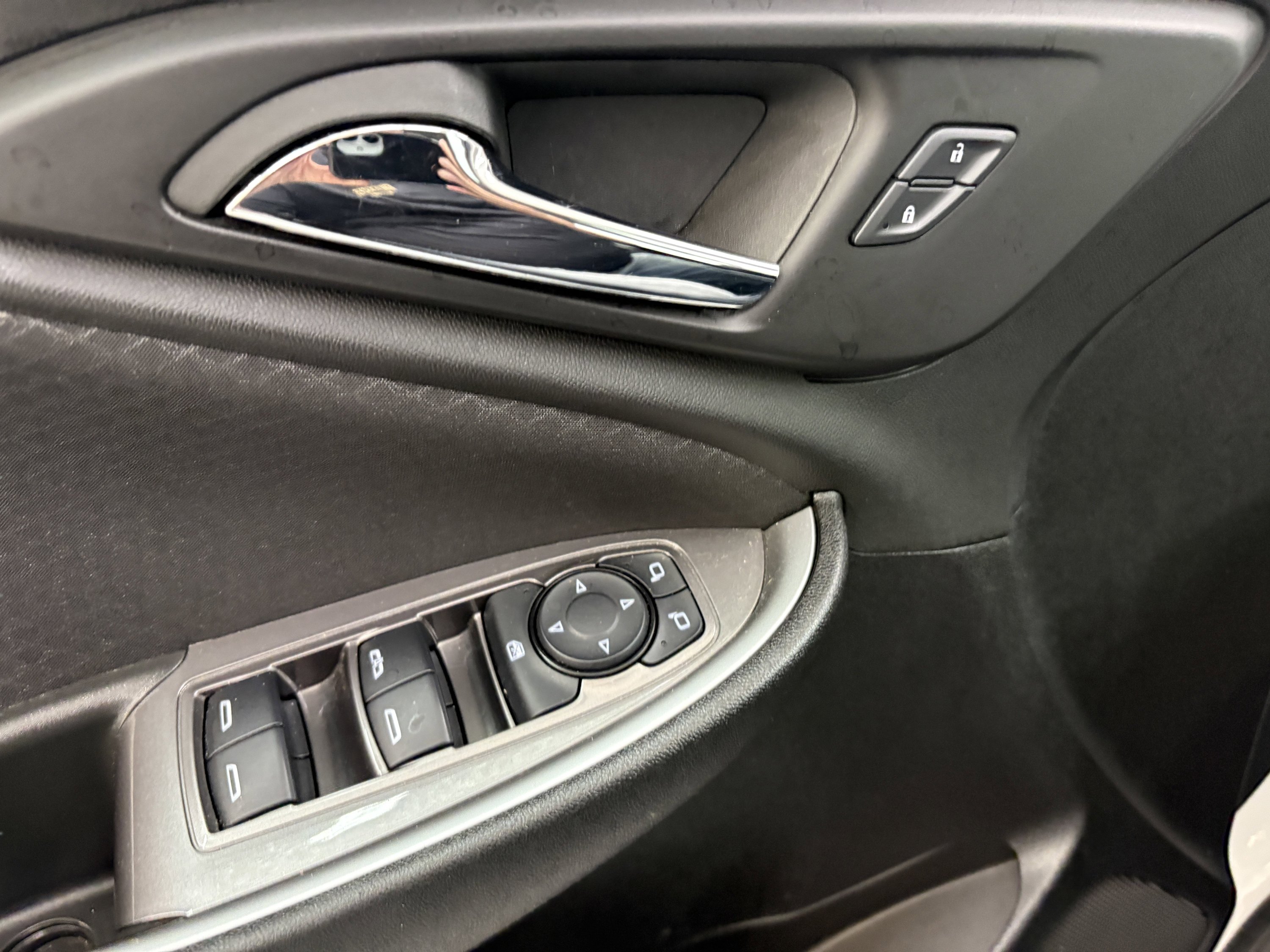 Used 2025 Chevrolet Malibu LT FWD image 25