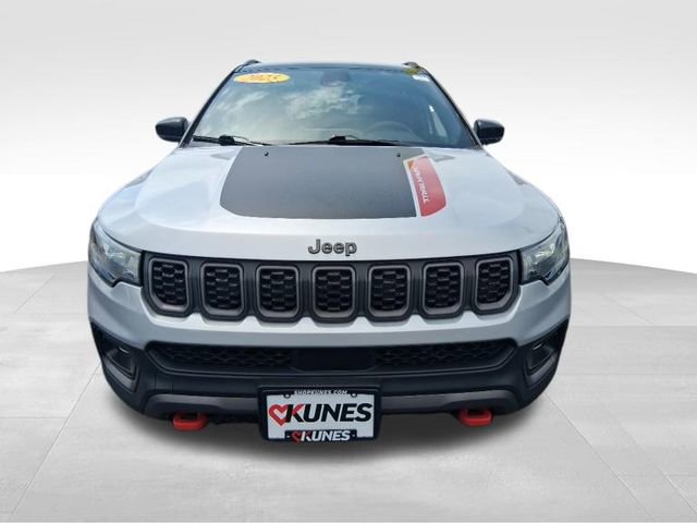 Used 2025 Jeep Compass Trailhawk AWD/4WD image 14