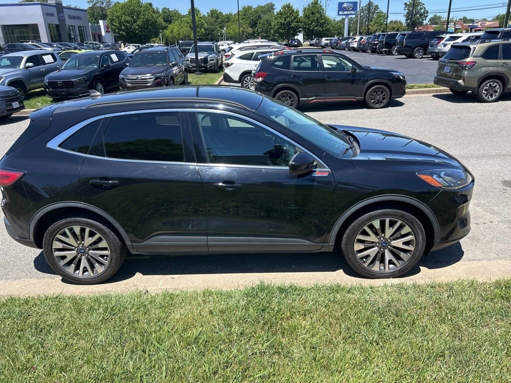 Used 2022 Ford Escape Titanium AWD/4WD image 2
