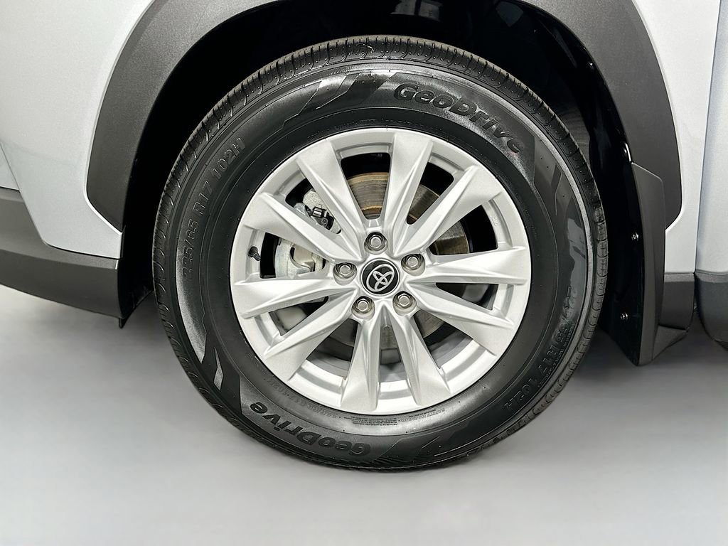 Certified 2024 Toyota Corolla Cross LE image 30