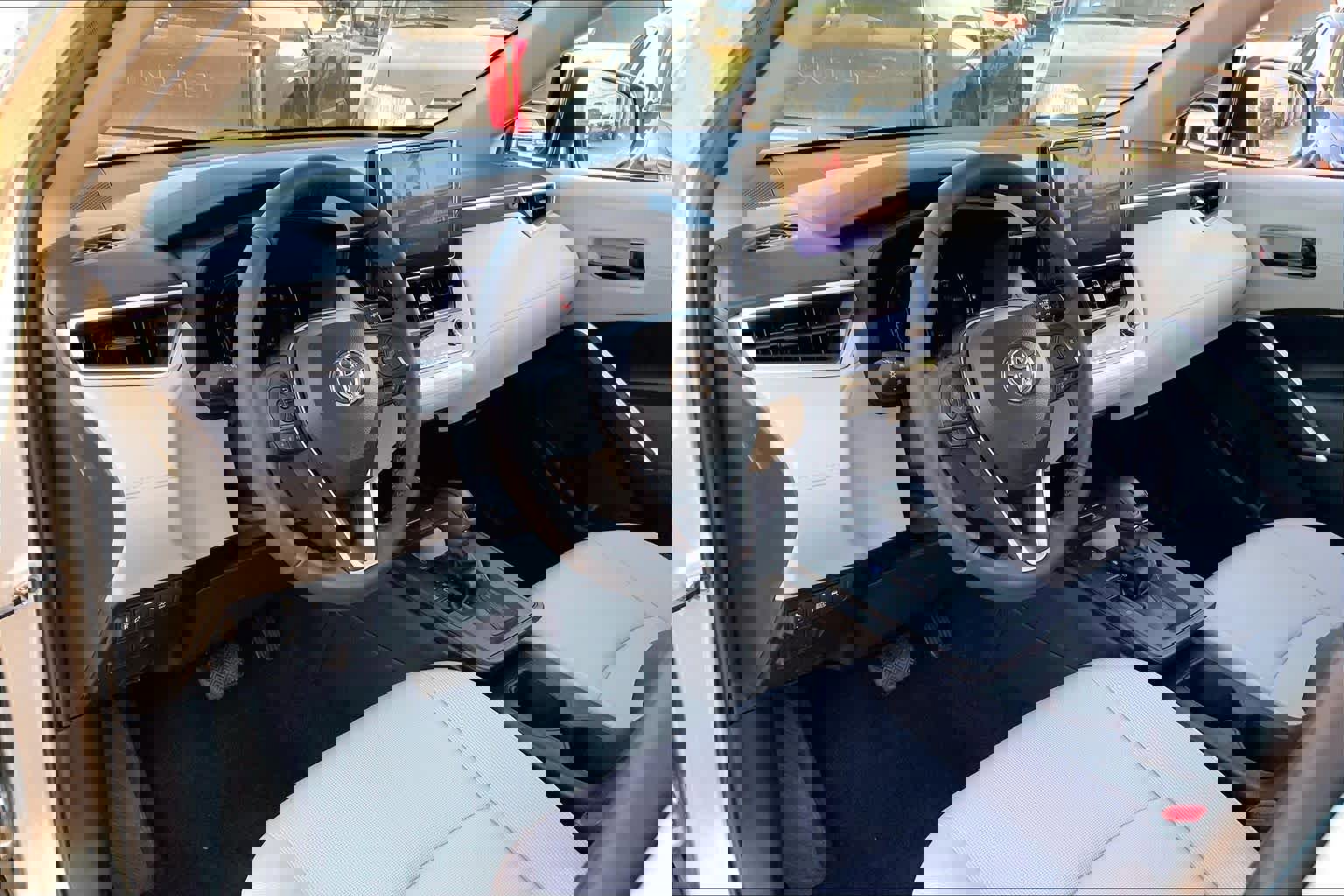 Used 2026 Toyota Corolla Cross LE image 16