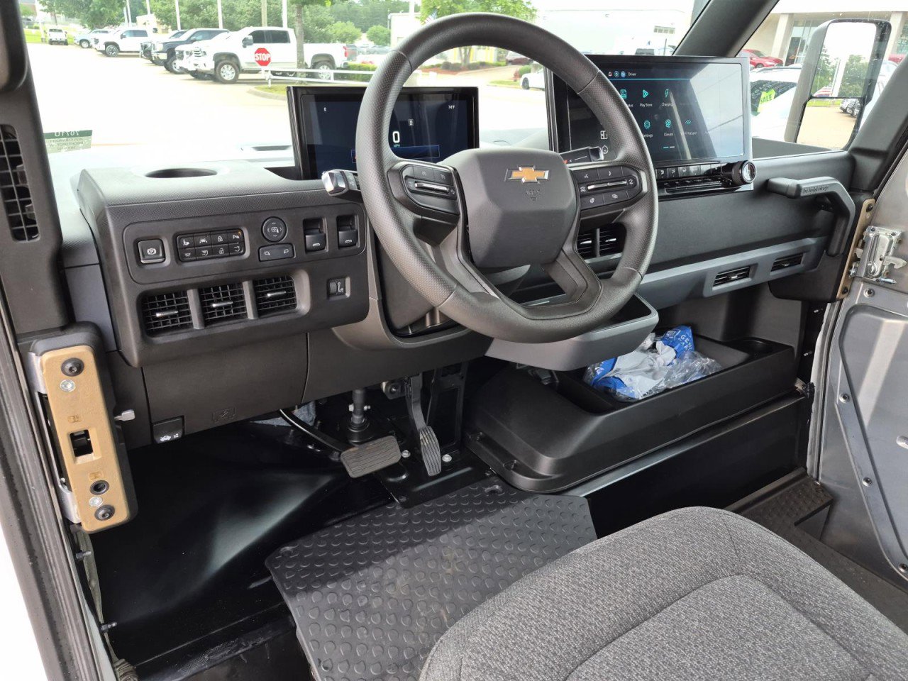 Used 2025 Chevrolet Brightdrop 600 AWD/4WD image 14