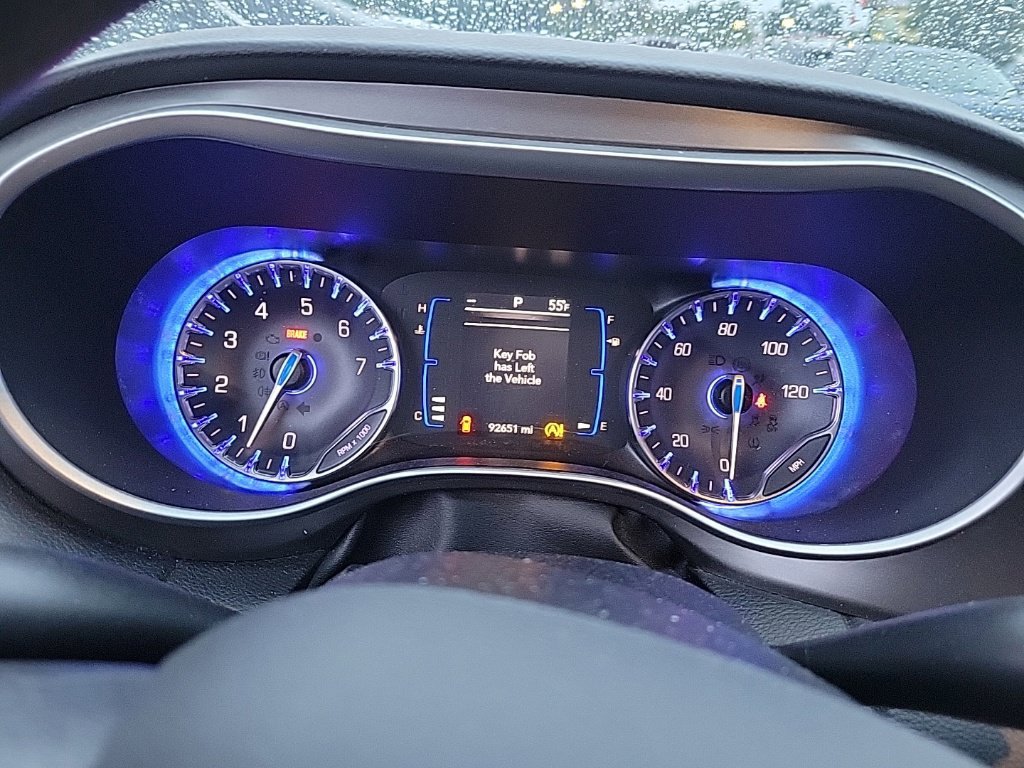 Used 2020 Chrysler Pacifica Touring FWD image 11