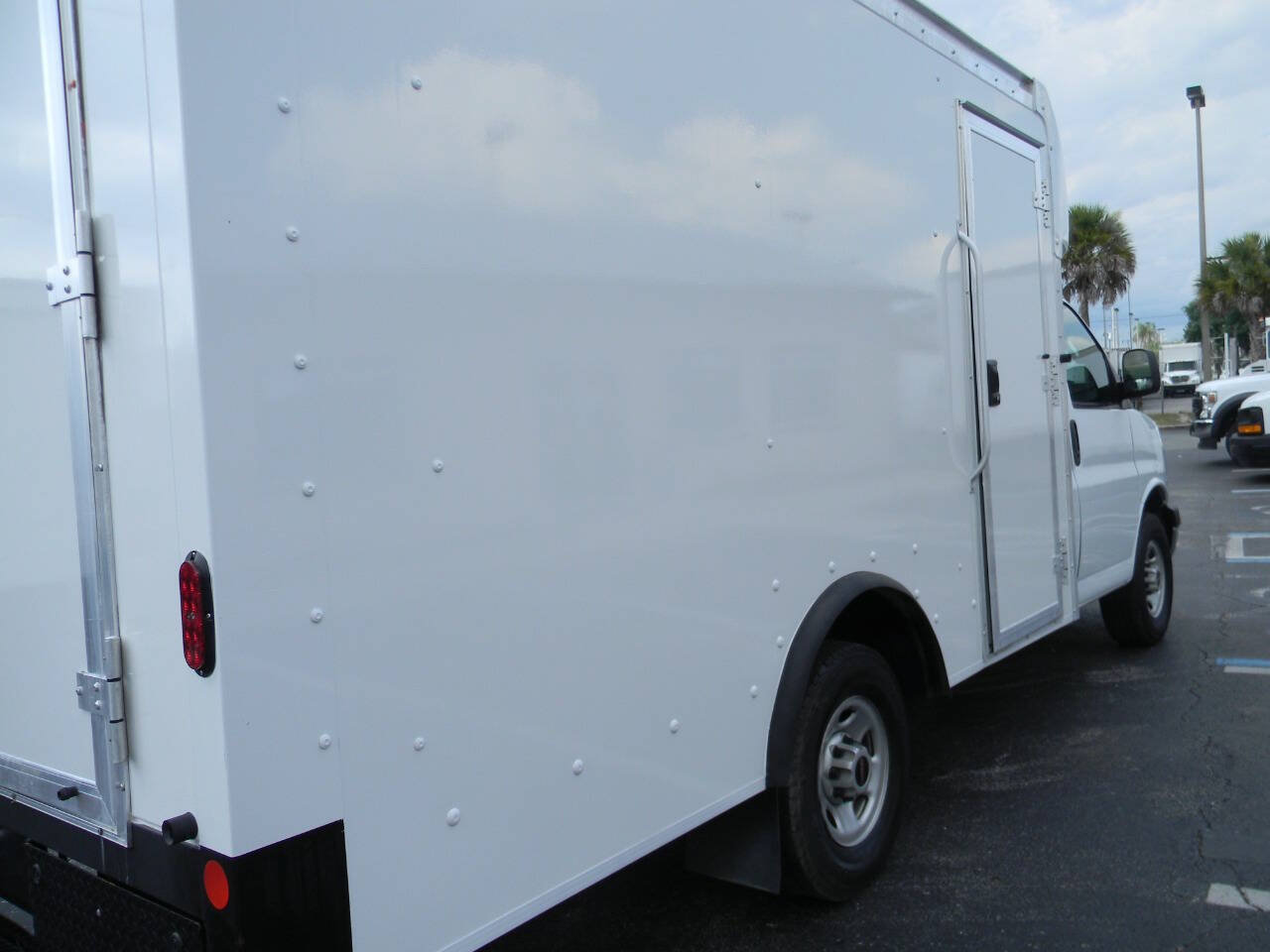 Used 2022 GMC Savana 3500 w/ Power Convenience Package RWD image 13