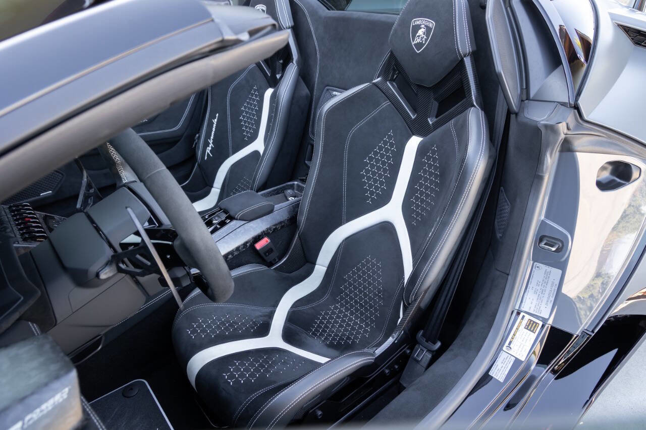 Used 2018 Lamborghini Huracan Performante image 50