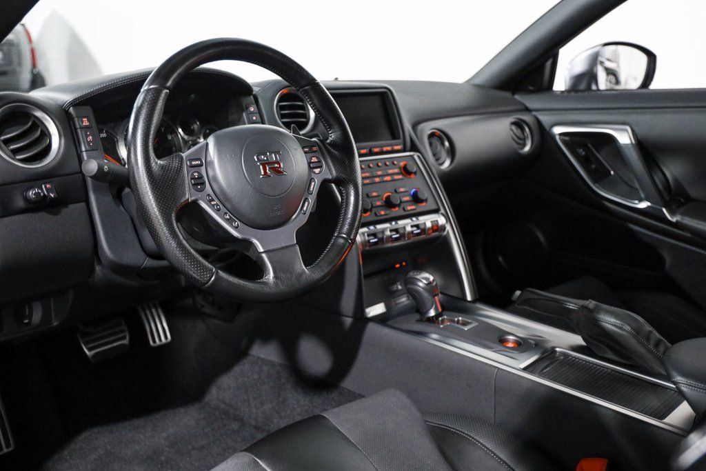 Used 2009 Nissan GT-R Premium image 38