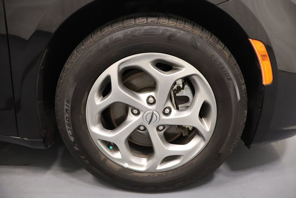 Used 2023 Chrysler Pacifica Limited image 28
