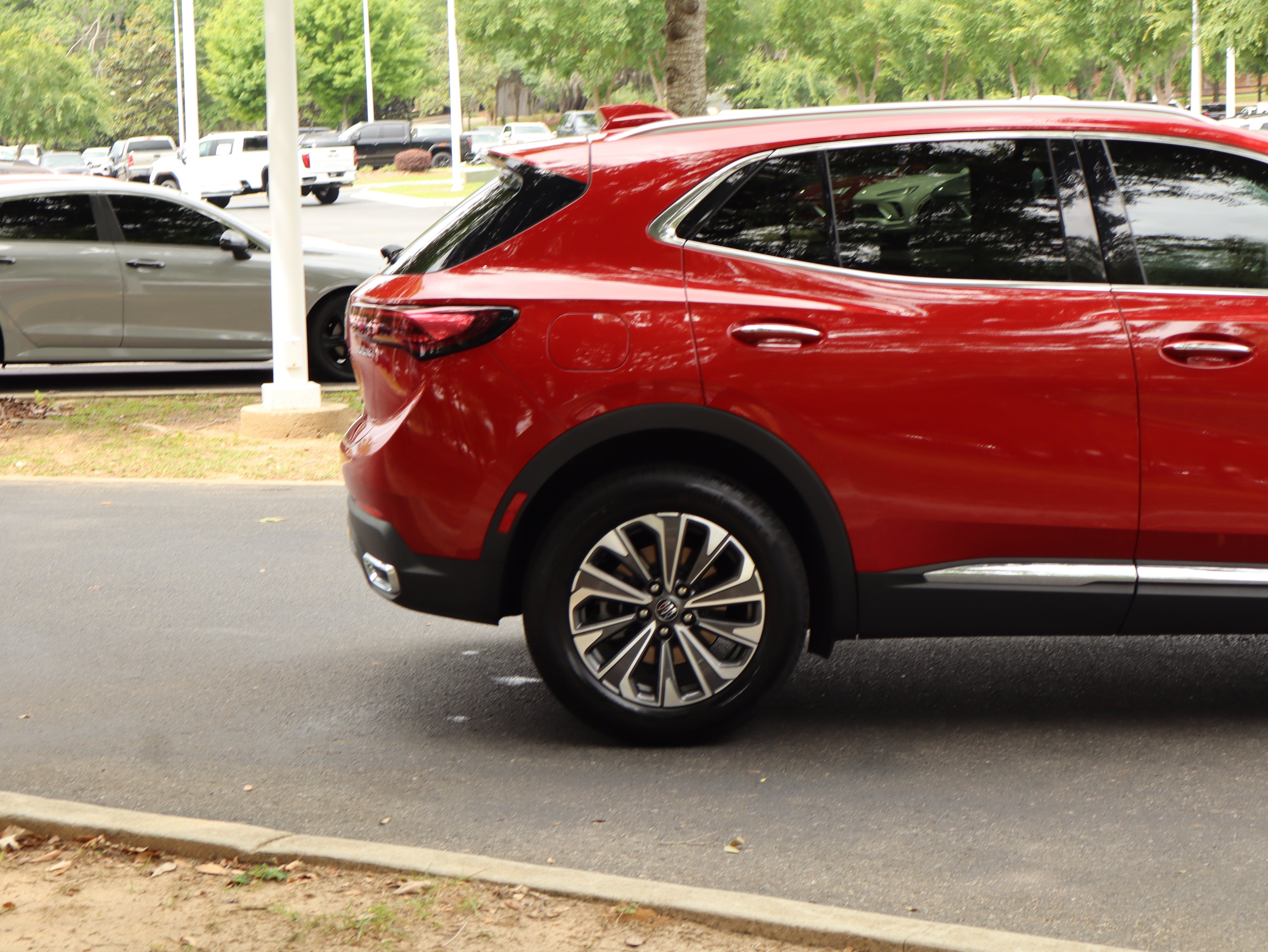 Used 2025 Buick Envision Preferred AWD/4WD image 10