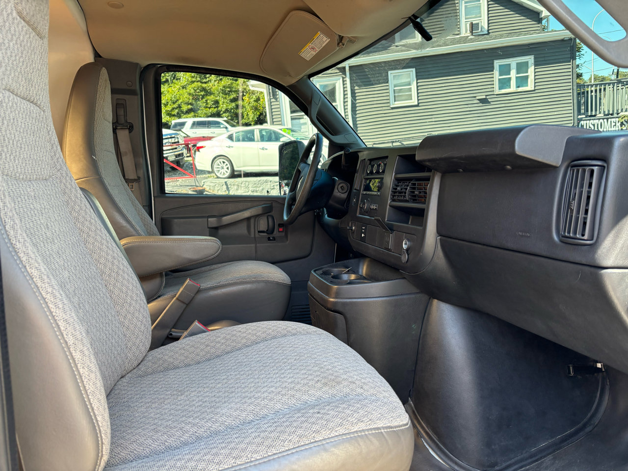 Used 2017 GMC Savana 3500 Extended image 10