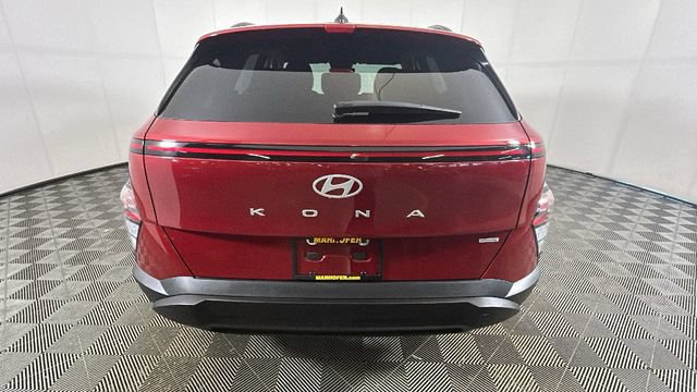 Certified 2025 Hyundai Kona SEL AWD/4WD image 3