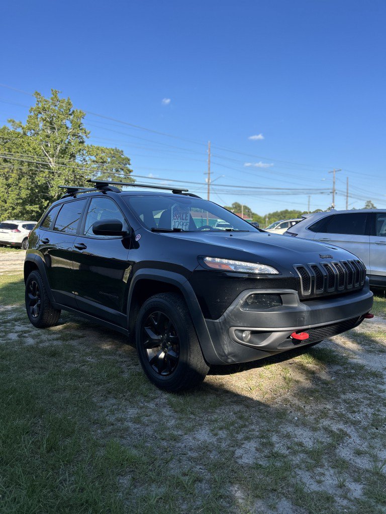 Used 2015 Jeep Cherokee Trailhawk w/ Leather Interior Group AWD/4WD image 2