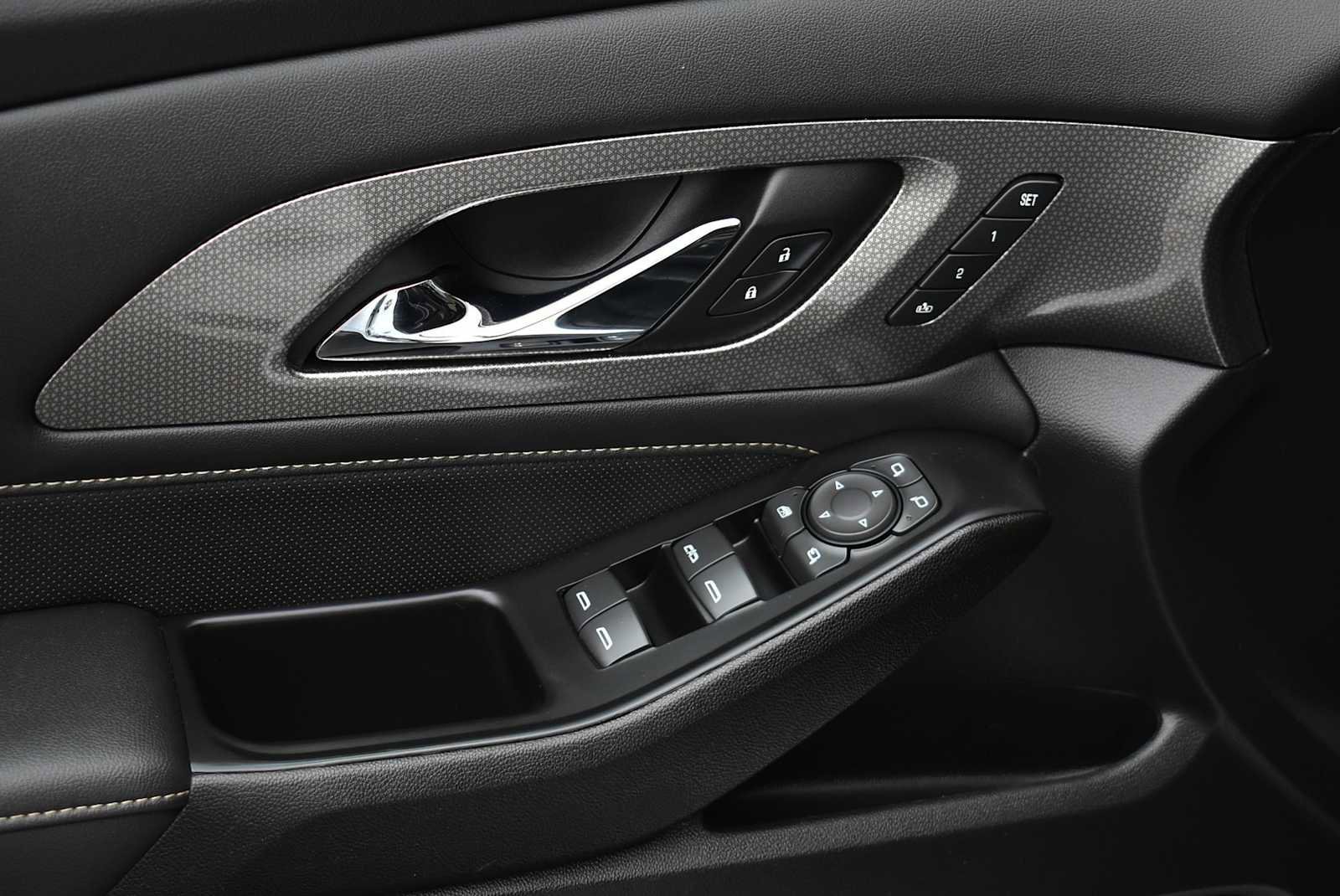 Used 2023 Chevrolet Traverse Premier w/ Redline Edition image 27