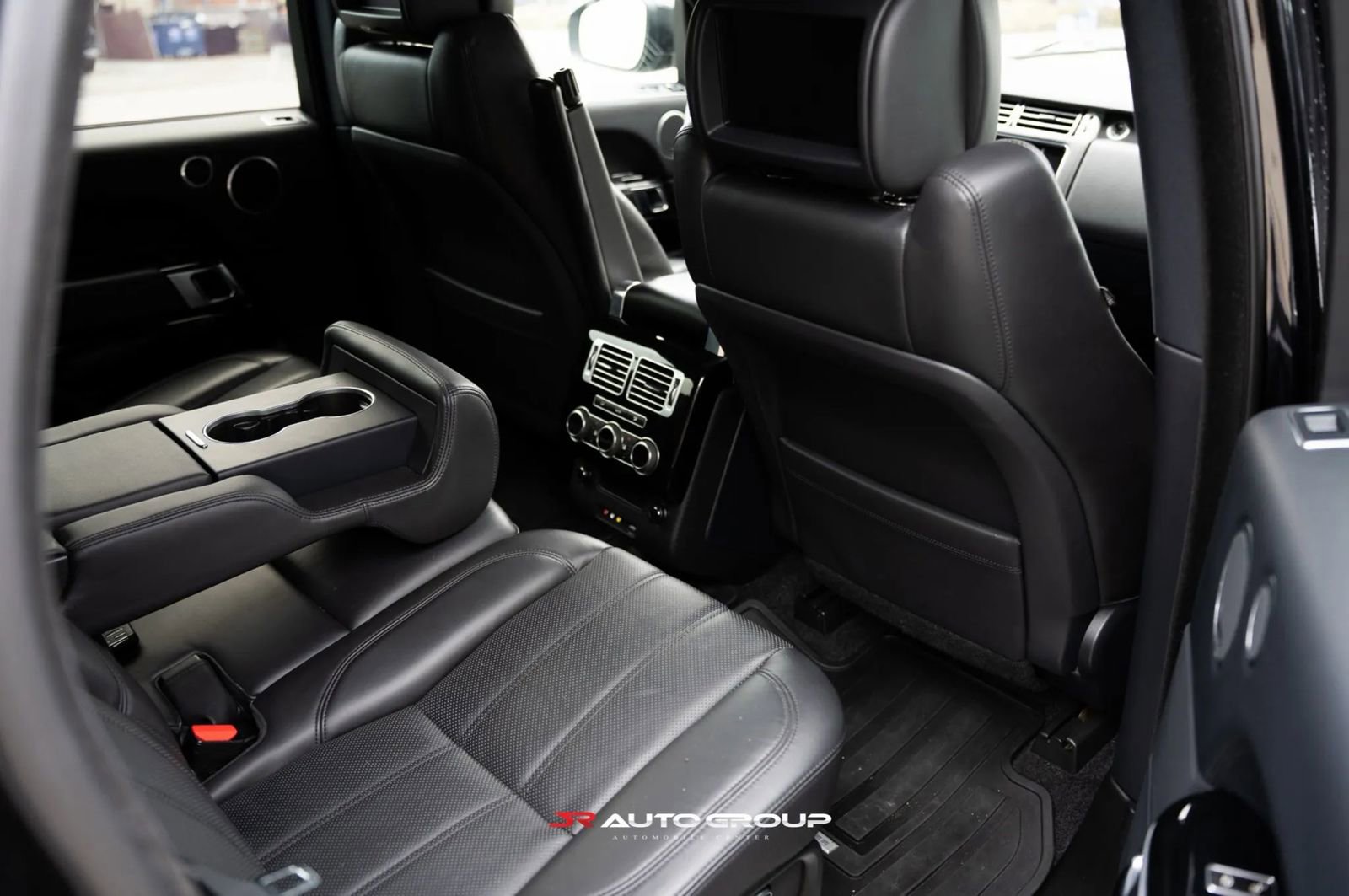 Used 2015 Land Rover Range Rover Supercharged image 12