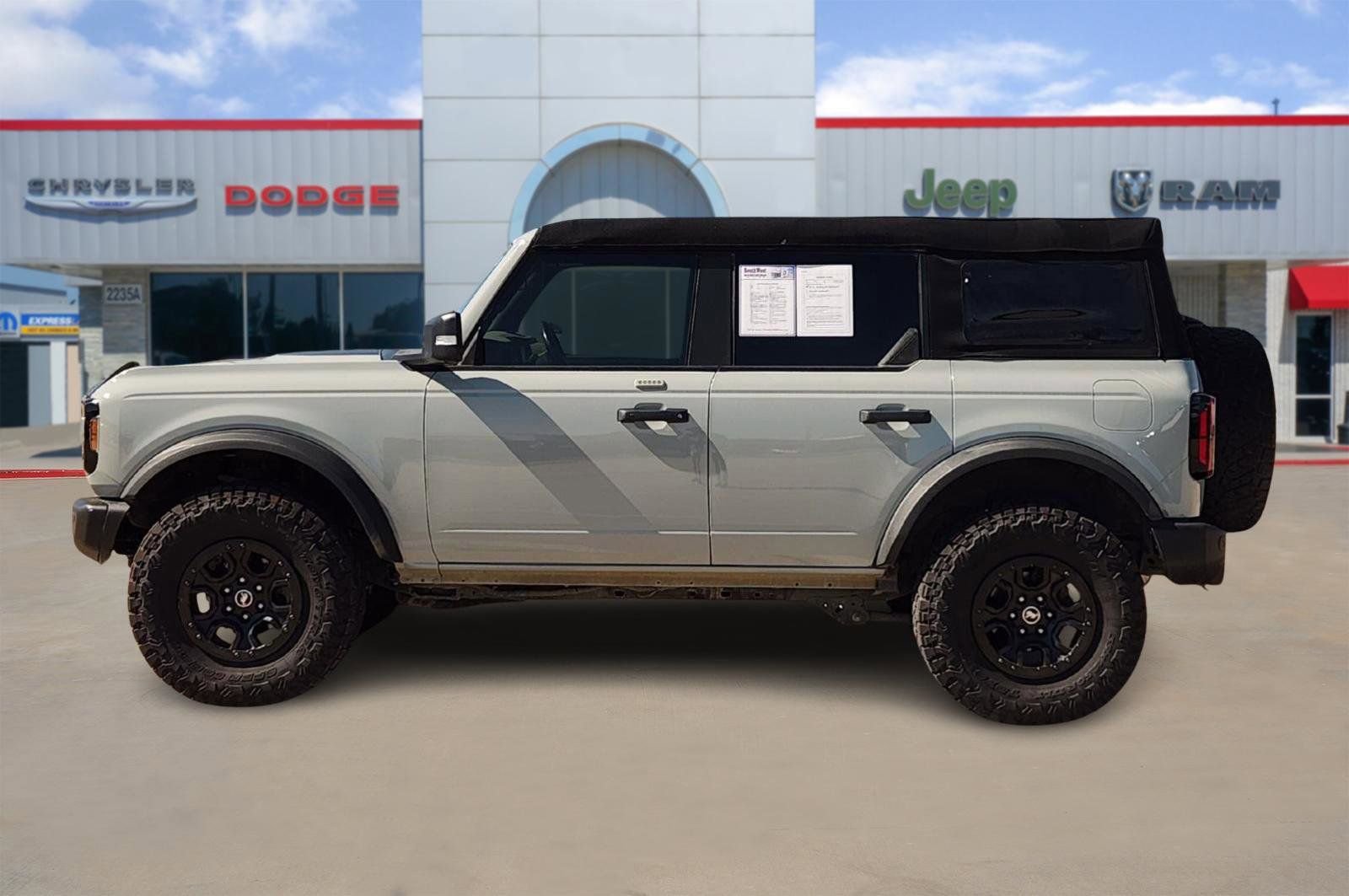 Used 2023 Ford Bronco Wildtrak image 3