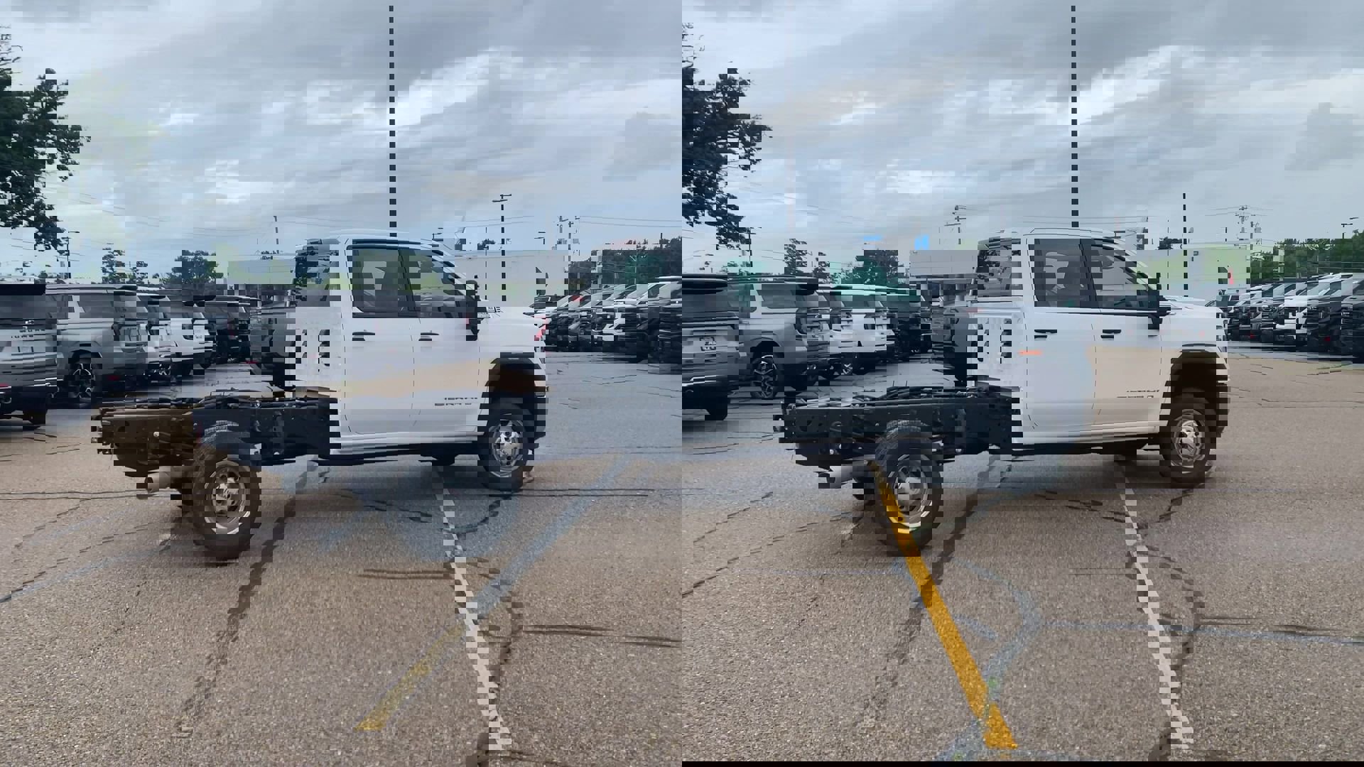 New 2024 GMC Sierra 3500 Pro w/ Fleet Convenience Package image 3