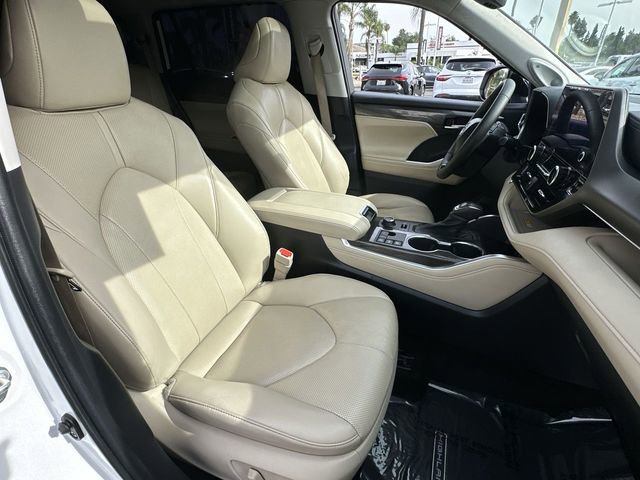 Used 2023 Toyota Highlander Limited image 29