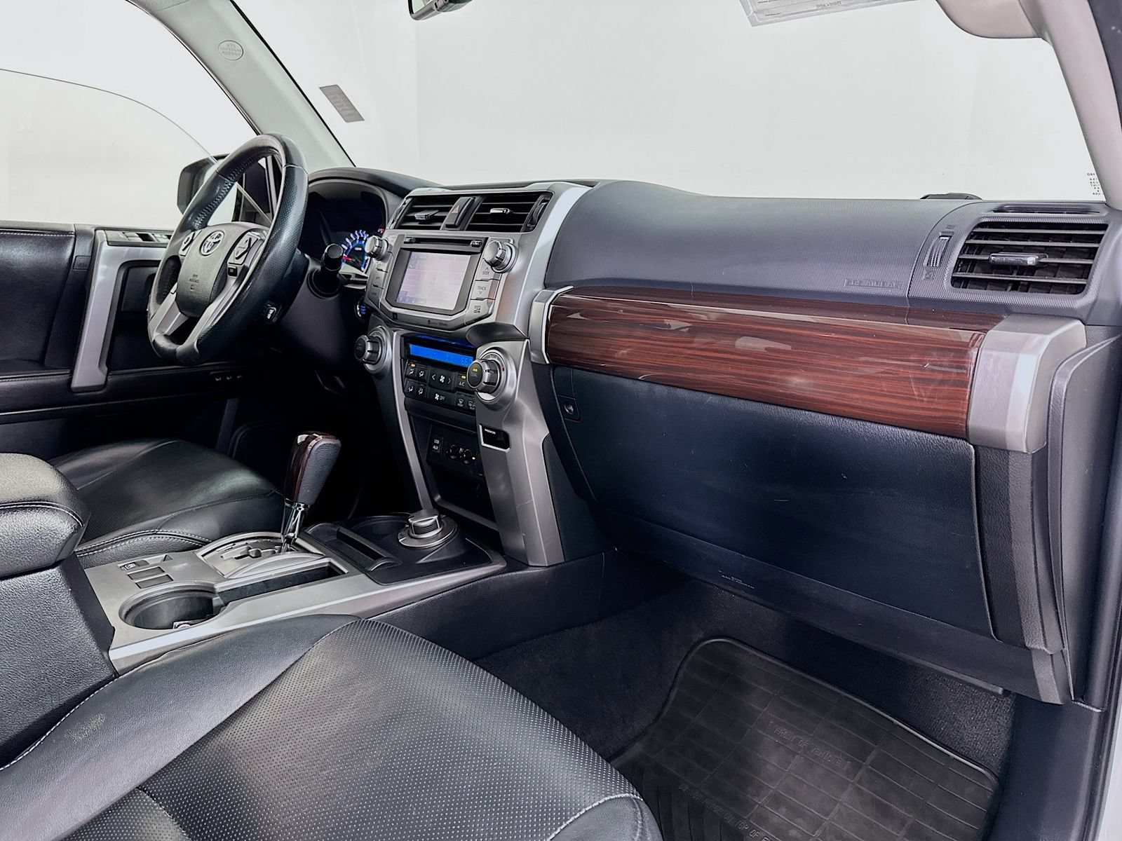Used 2016 Toyota 4Runner Limited AWD/4WD image 30