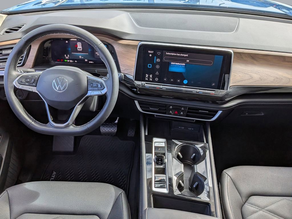 Used 2025 Volkswagen Atlas SE image 16