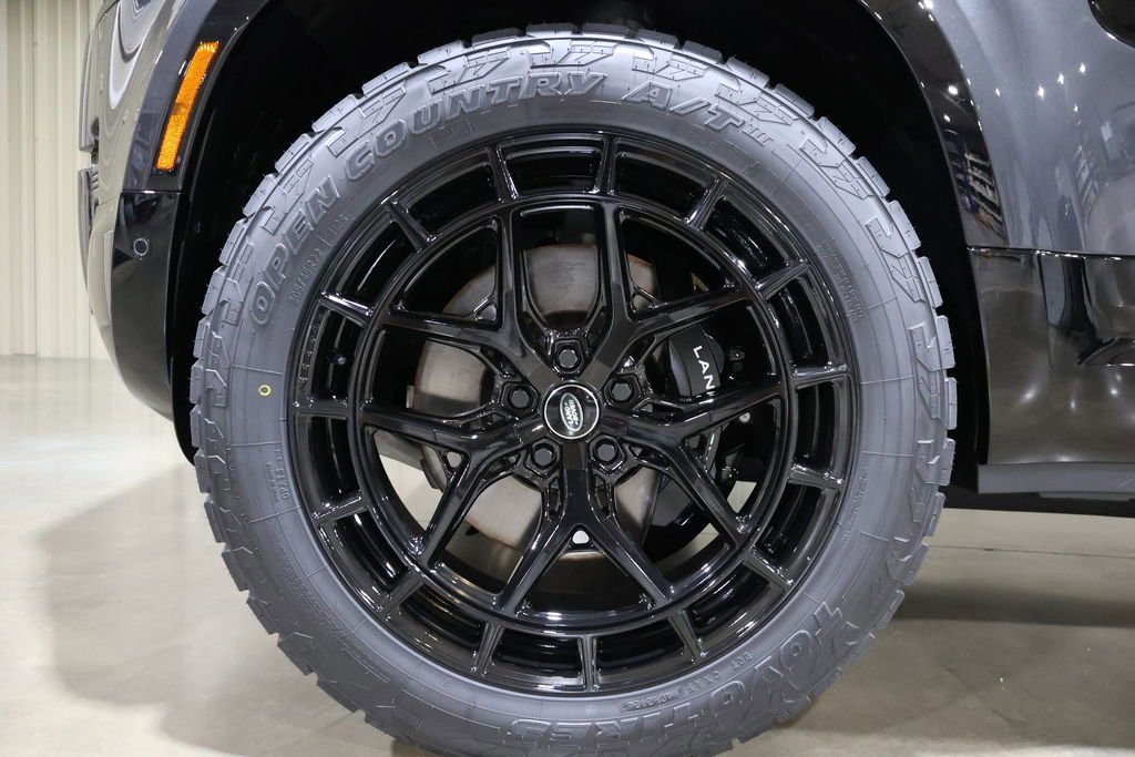 Used 2025 Land Rover Defender 130 V8 image 16