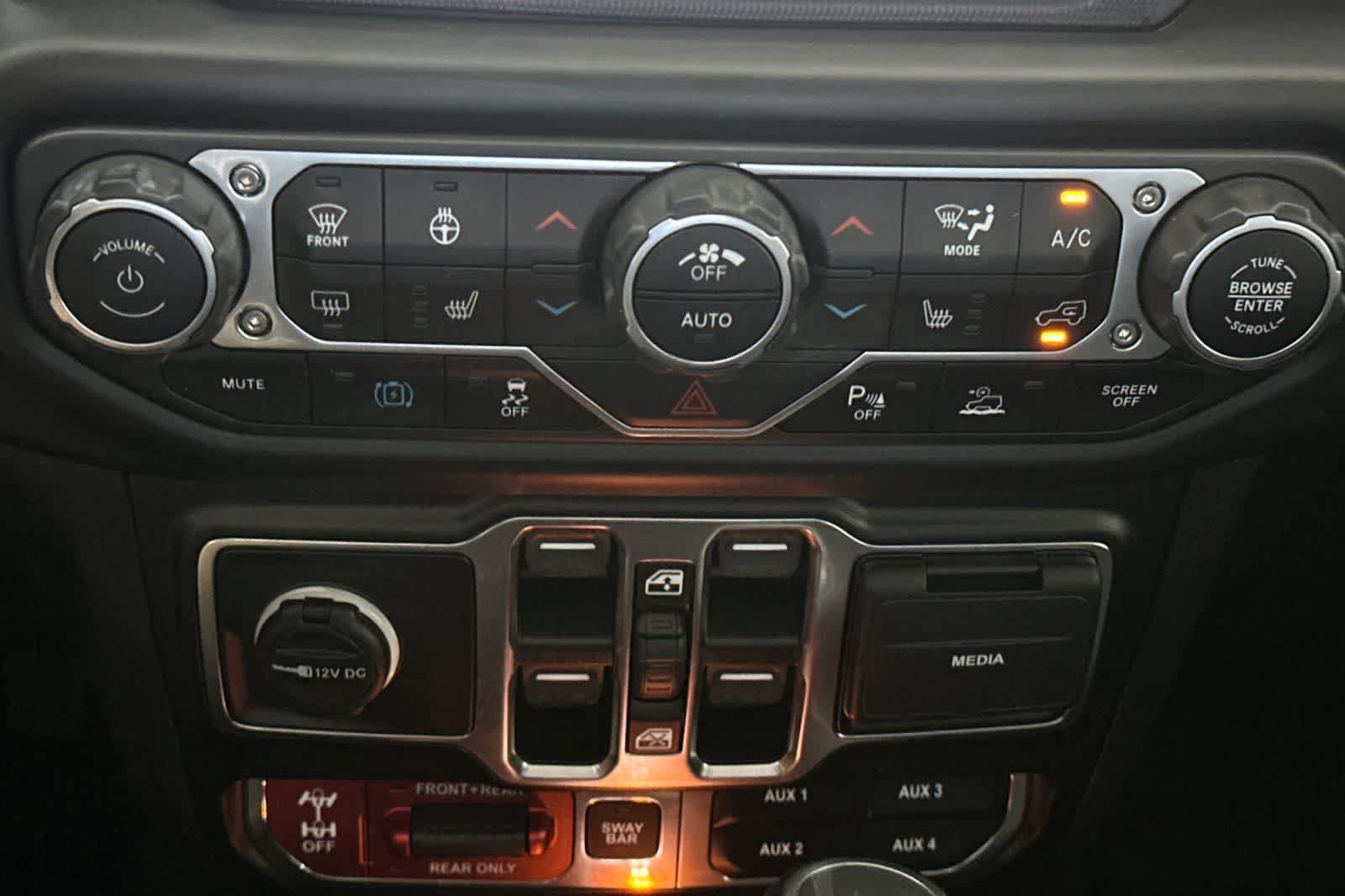 Used 2021 Jeep Wrangler Unlimited Rubicon 4xe w/ Cold Weather Group AWD/4WD image 23