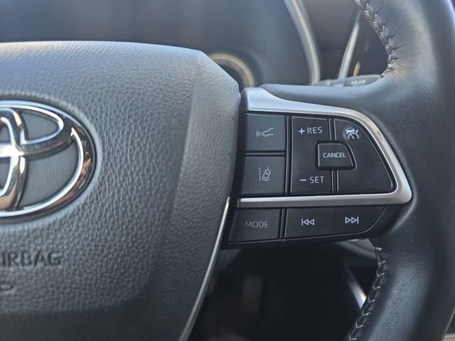 Used 2025 Toyota Highlander XSE image 19