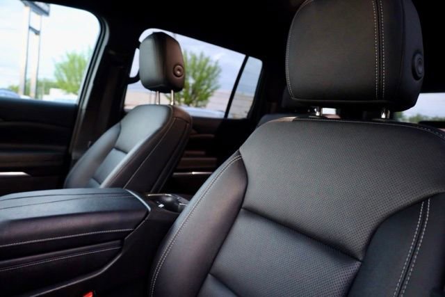 Used 2025 Chevrolet Traverse LT image 23