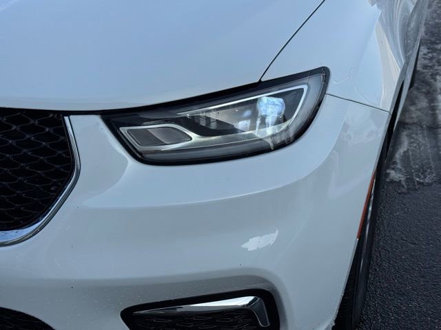 Certified 2024 Chrysler Pacifica Touring-L image 3