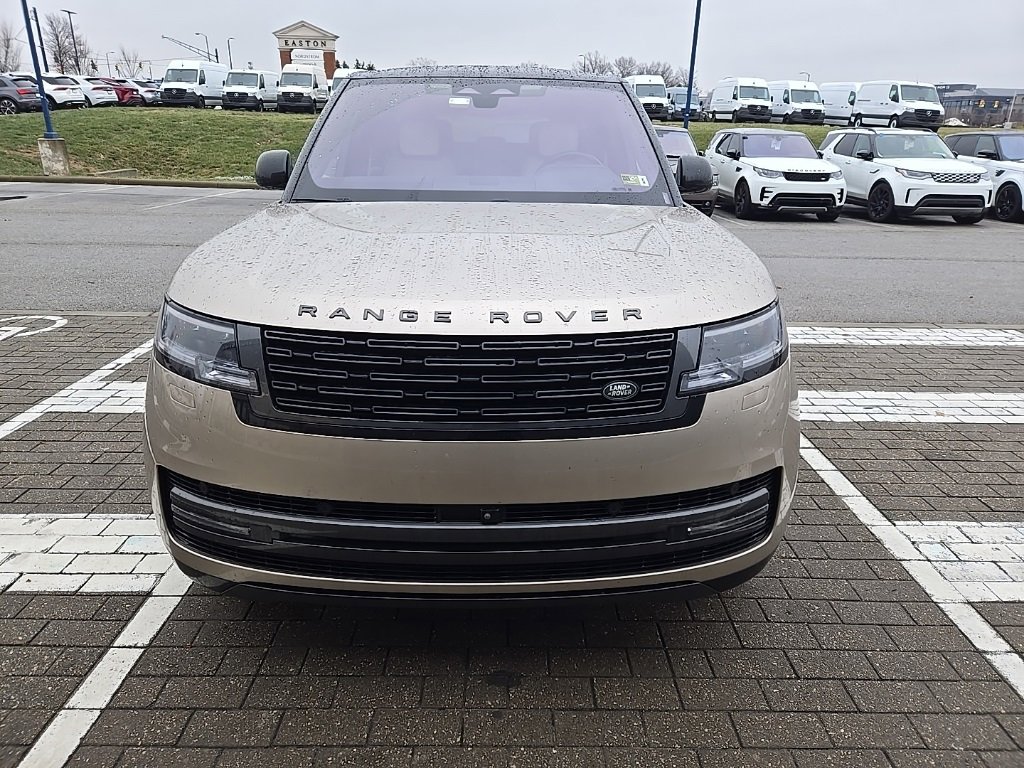 Used 2023 Land Rover Range Rover SE image 2