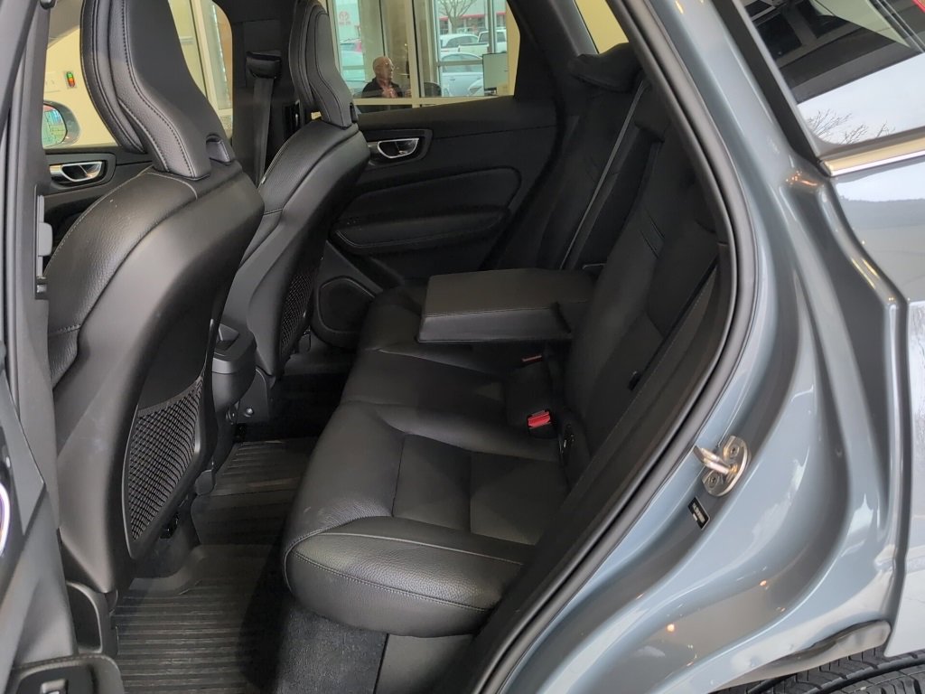 Used 2022 Volvo XC60 B5 Momentum w/ Advanced Package image 34