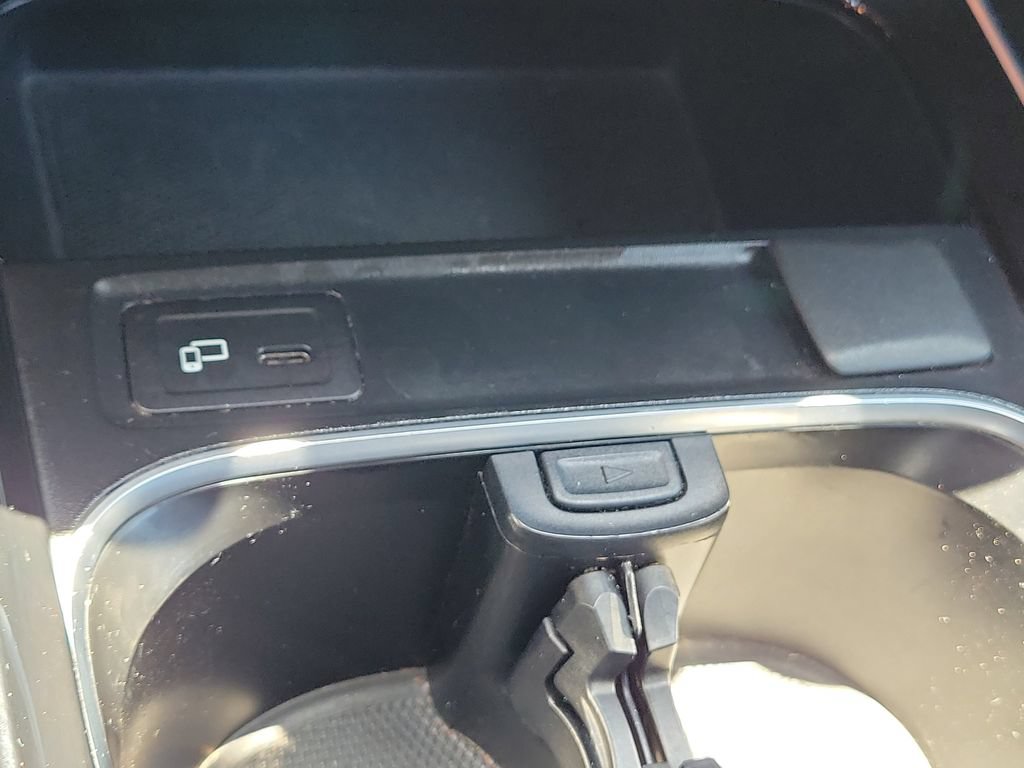 Used 2023 Mercedes-Benz GLB 250 4MATIC w/ Premium Package image 33