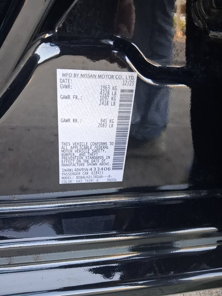 Used 2025 Nissan Altima 2.5 SV FWD image 3