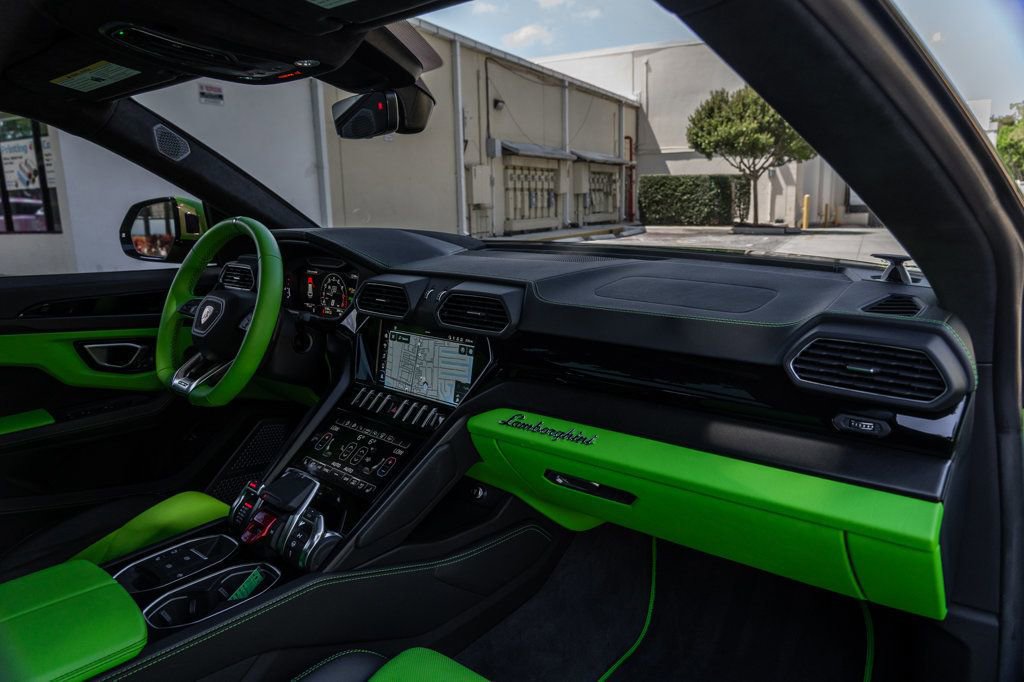 Used 2022 Lamborghini Urus AWD/4WD image 31