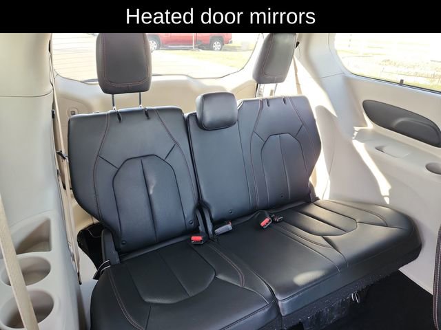 Used 2019 Chrysler Pacifica Touring-L image 31