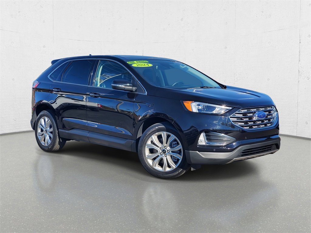 Used 2024 Ford Edge Titanium image 2