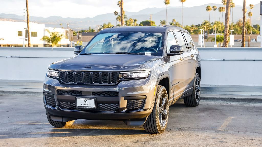 New 2025 Jeep Grand Cherokee L Altitude image 4
