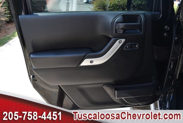Used 2018 Jeep Wrangler Unlimited Rubicon w/ Connectivity Group AWD/4WD image 17