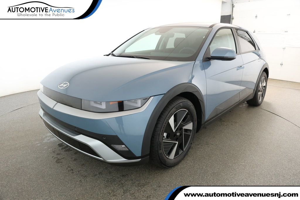 Used 2025 Hyundai Ioniq 5 SE image 1